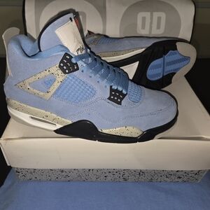 Jordan 4 UNC Retro Sneakers